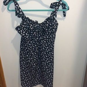 Forever21 Women’s Medium Black Floral  Dress - never worn.